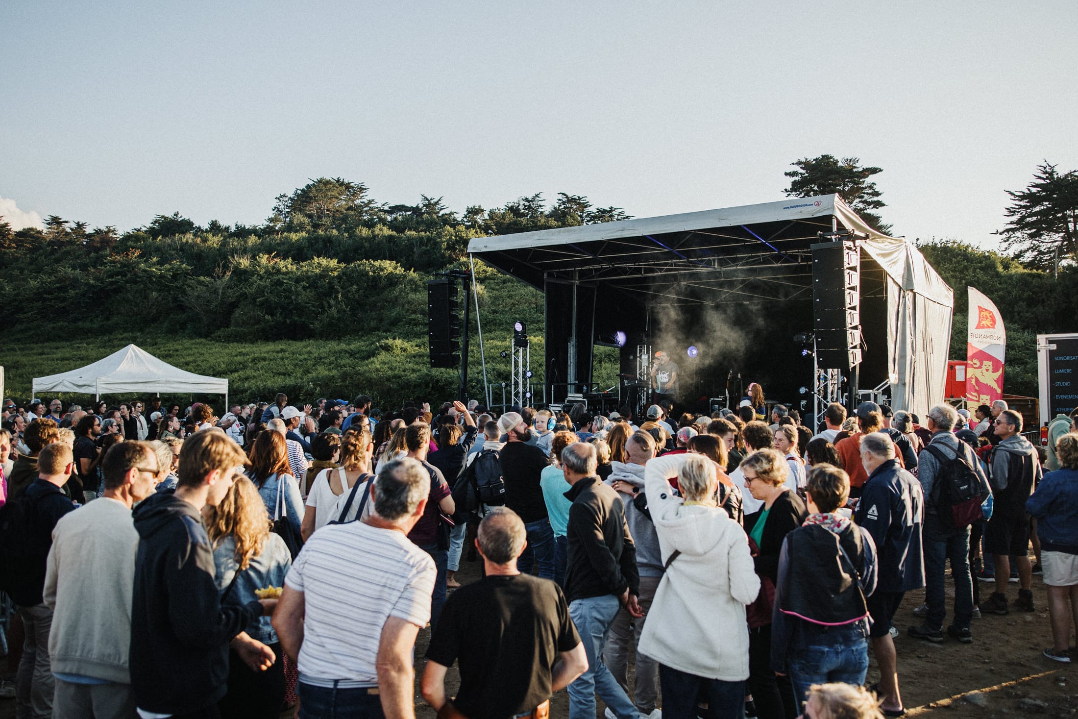 Image de l'édition 2024 de Fermanville en Scène festivaliers
